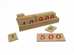 Malé dřevěné karty s čísly 1-1000