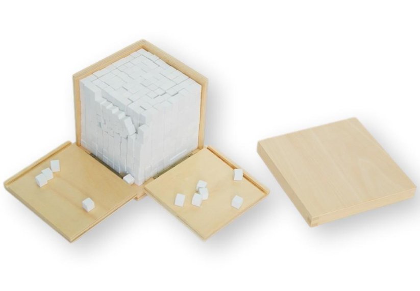 Krabička ve tvaru krychle s tisíci krychličkami (1x1x1cm)