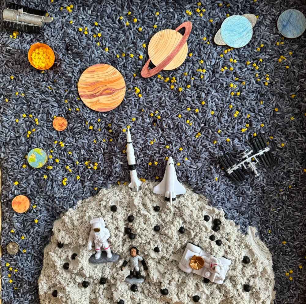 Sensory play - vesmír - Moyo Montessori