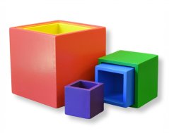 Stohovací barevné boxy