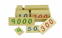 Malé dřevěné karty s čísly 1-9000