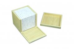 Krabička ve tvaru krychle s tisíci krychličkami (1x1x1cm)